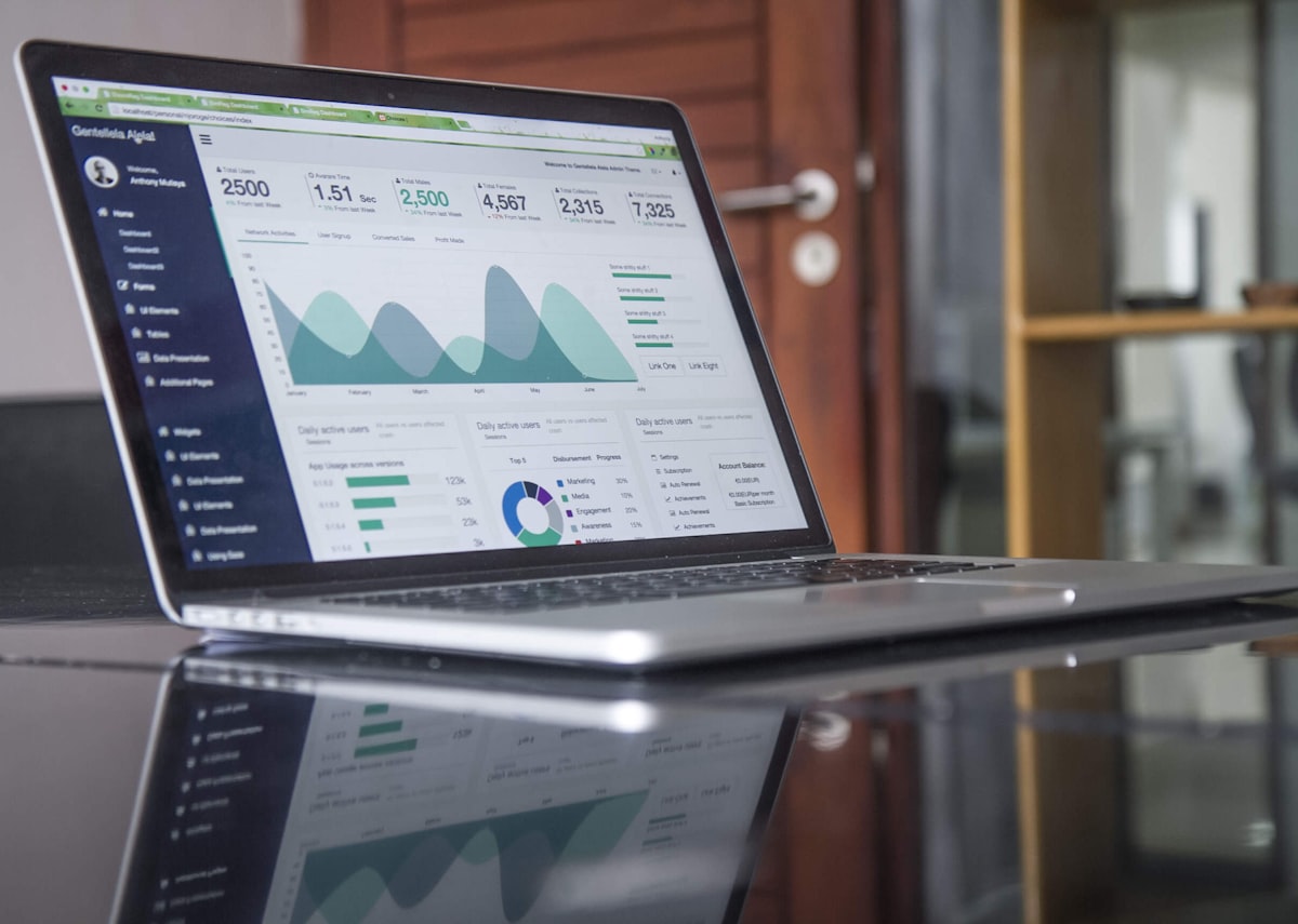 Portada de la guía Marketing Real para Emprendedores